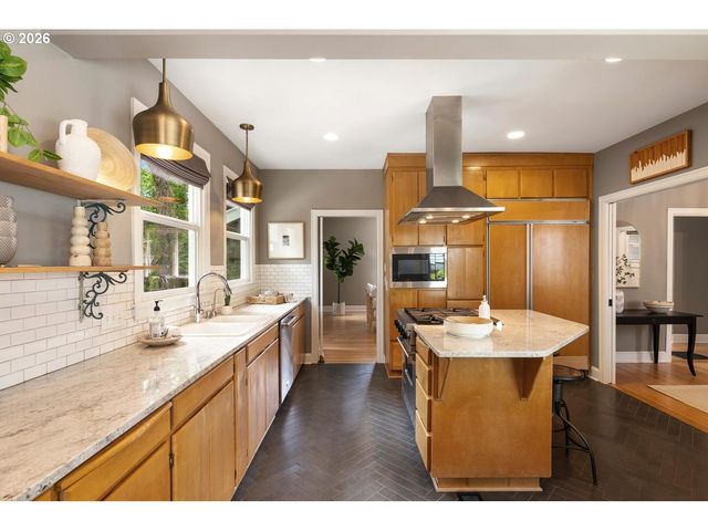 15939 TWIN FIR Rd, Lake Oswego, OR 97035