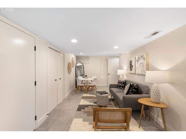 15939 TWIN FIR Rd, Lake Oswego, OR 97035