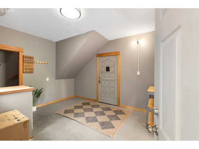 15939 TWIN FIR Rd, Lake Oswego, OR 97035