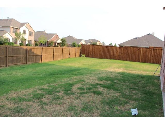 4328 Oak Bluff Lane, Sachse, TX 75048