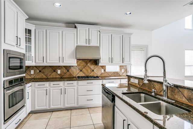 4328 Oak Bluff Lane, Sachse, TX 75048