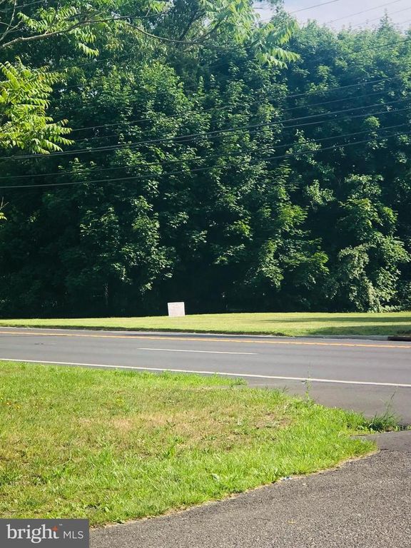 Image 17 of property listing at 16 WHITE HORSE PIKE, Waterford Works, NJ 08089