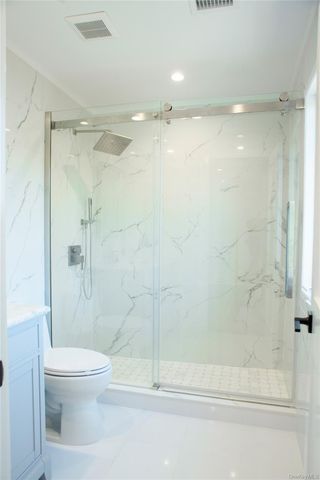 6 Clearmeadow Court, Woodbury, NY 11797