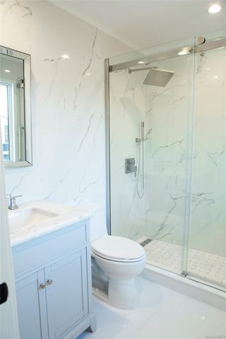 6 Clearmeadow Court, Woodbury, NY 11797