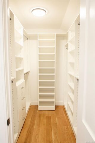 6 Clearmeadow Court, Woodbury, NY 11797