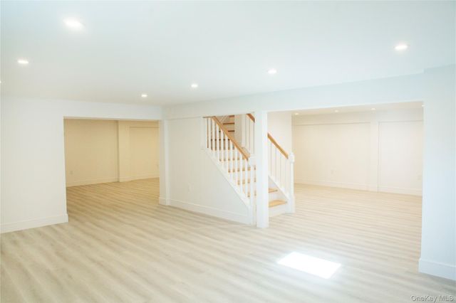 6 Clearmeadow Court, Woodbury, NY 11797