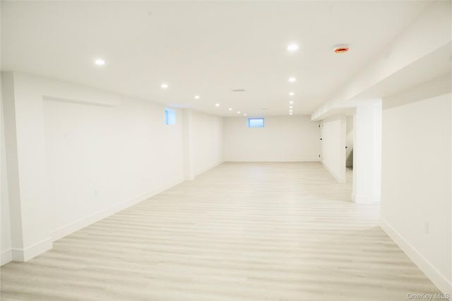 6 Clearmeadow Court, Woodbury, NY 11797