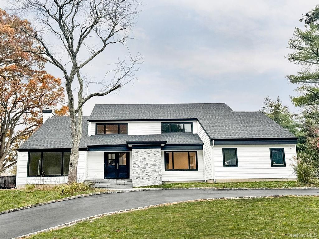 6 Clearmeadow Ct, Woodbury, NY 11797