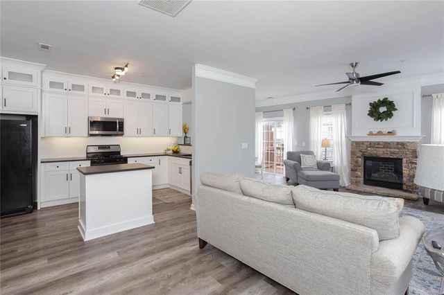 414 Lantern Lane, Woodstock, GA 30188