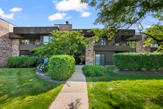 1365 N Sterling Avenue 211C, Palatine, IL 60067