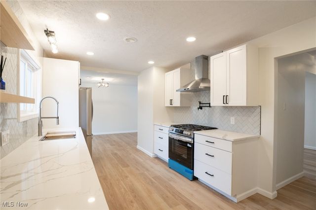 3929 Lor Ron Street, Kent, OH 44240