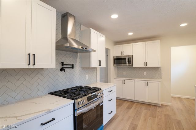 3929 Lor Ron Street, Kent, OH 44240