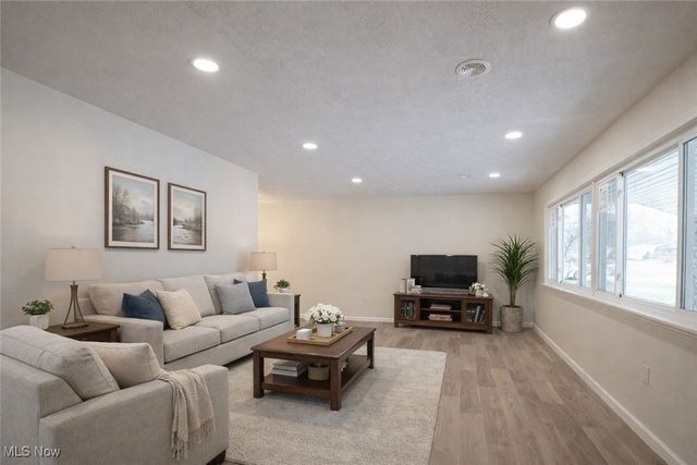 3929 Lor Ron Street, Kent, OH 44240