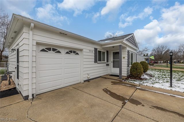 9913 Manorford Drive, Parma Heights, OH 44130