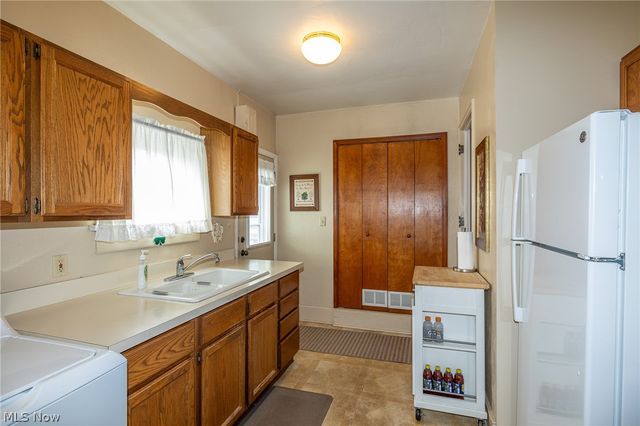 9913 Manorford Drive, Parma Heights, OH 44130