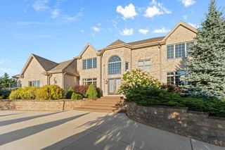 7444 S Stone Hedge DRIVE, Franklin, WI 53132