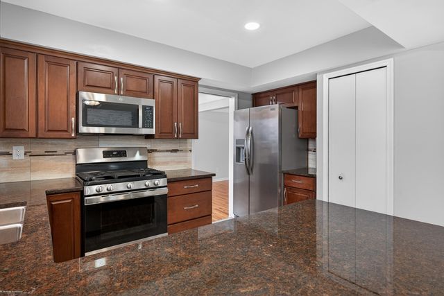 32645 Northampton Drive, Warren, MI 48093