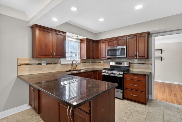 32645 Northampton Drive, Warren, MI 48093