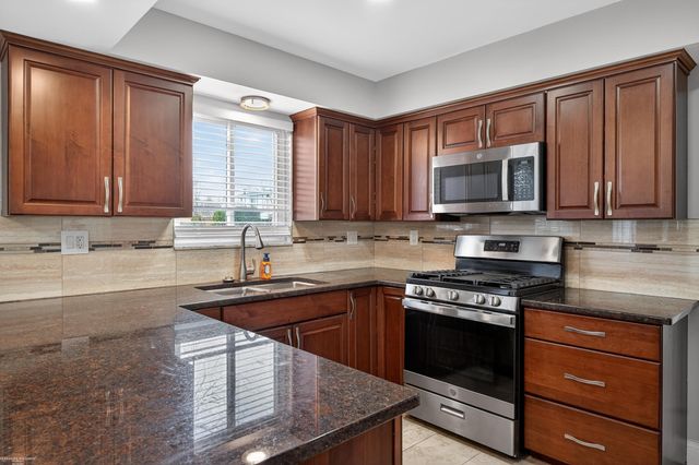 32645 Northampton Drive, Warren, MI 48093