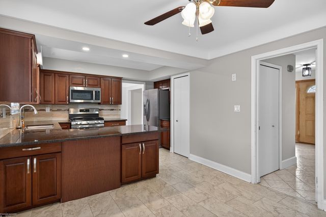 32645 Northampton Drive, Warren, MI 48093