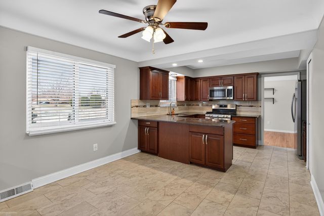 32645 Northampton Drive, Warren, MI 48093