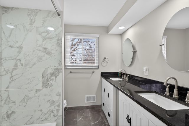 32645 Northampton Drive, Warren, MI 48093