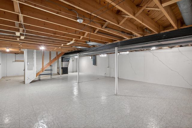 32645 Northampton Drive, Warren, MI 48093