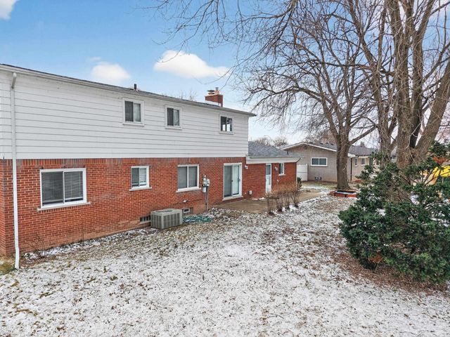 32645 Northampton Drive, Warren, MI 48093