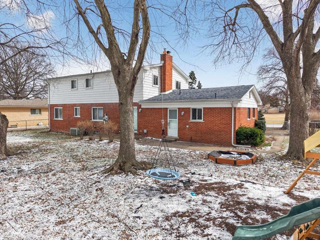 32645 Northampton Drive, Warren, MI 48093