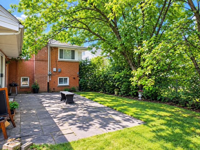 6647 N Lawndale Avenue, Lincolnwood, IL 60712