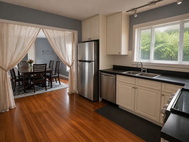 6647 N Lawndale Avenue, Lincolnwood, IL 60712