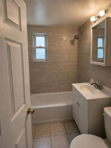 6647 N Lawndale Avenue, Lincolnwood, IL 60712
