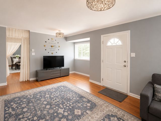 6647 N Lawndale Avenue, Lincolnwood, IL 60712