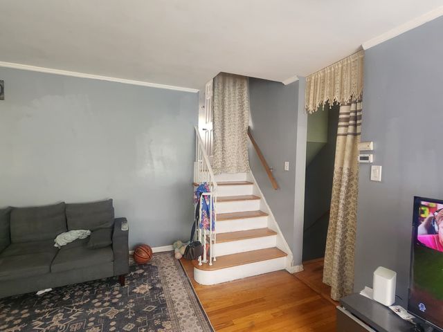 6647 N Lawndale Avenue, Lincolnwood, IL 60712