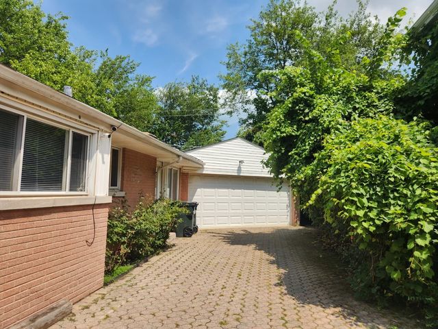 6647 N Lawndale Avenue, Lincolnwood, IL 60712
