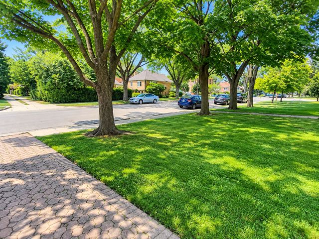 6647 N Lawndale Avenue, Lincolnwood, IL 60712