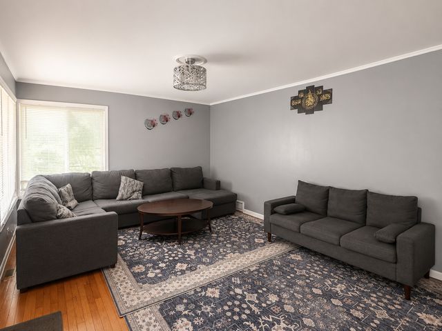 6647 N Lawndale Avenue, Lincolnwood, IL 60712