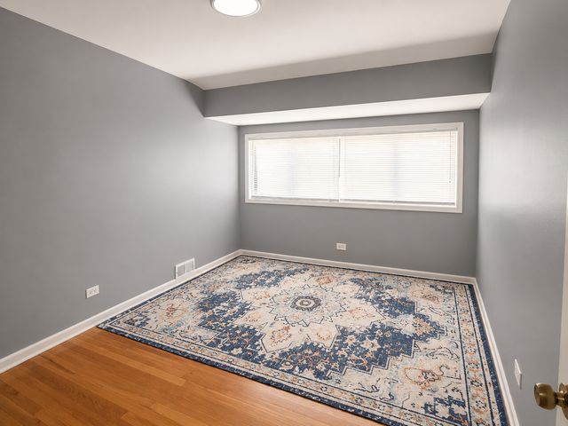 6647 N Lawndale Avenue, Lincolnwood, IL 60712