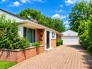 6647 N Lawndale Avenue, Lincolnwood, IL 60712