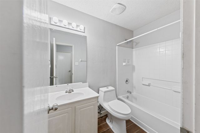 4921 Thorn Hollow Drive, Fort Worth, TX 76244