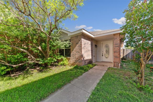 4921 Thorn Hollow Drive, Fort Worth, TX 76244