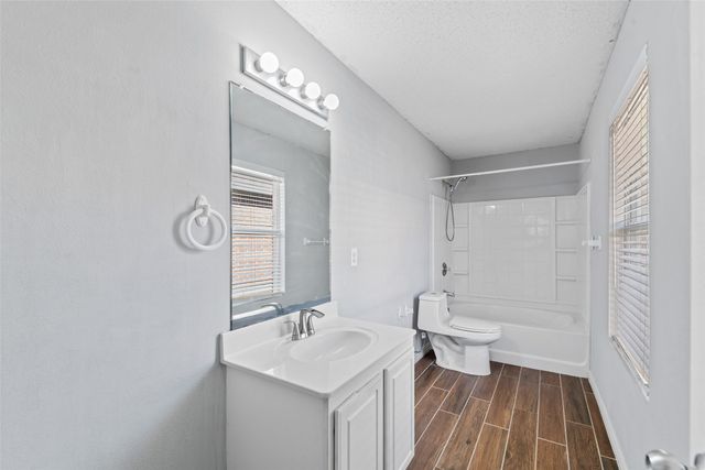 4921 Thorn Hollow Drive, Fort Worth, TX 76244