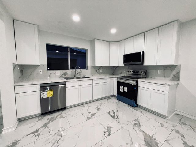 9315 Beringwood Drive, Houston, TX 77083