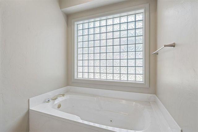 1724 Boomer Trail, Edmond, OK 73034