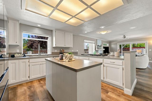 2600 Buckeye Ct, Rocklin, CA 95677