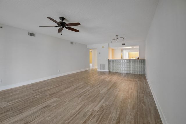 324 Village Dr B, St Augustine, FL 32084