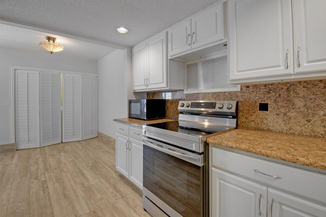 324 Village Dr B, St Augustine, FL 32084