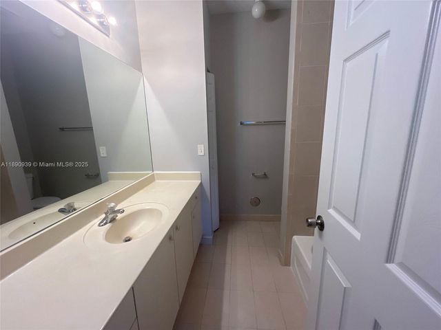 2731 NE 3rd Dr 203, Homestead, FL 33033