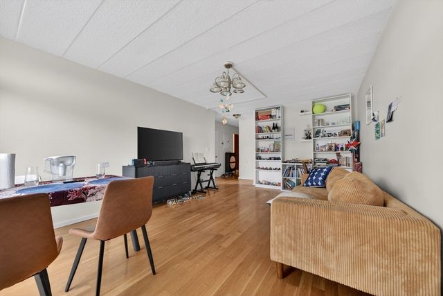 345 Harvard St 4A, Cambridge, MA 02138
