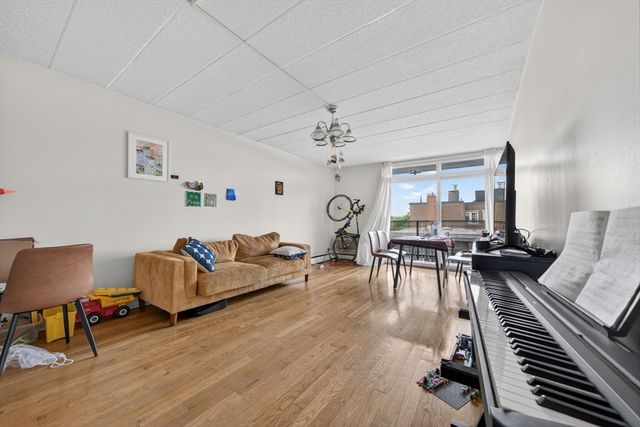 345 Harvard St 4A, Cambridge, MA 02138